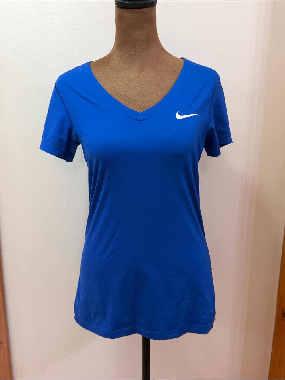 Nike Pro Dry Fit Women's Bright Royal Blue V-Neck Performance Tee Size Med NWOT